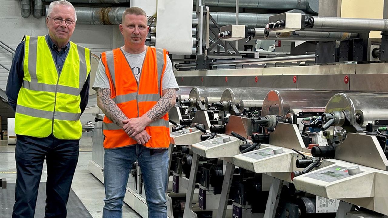 Jan Öblom of Cecmik and Mika Lehtimäki with Auraprint’s AeroLED UV system