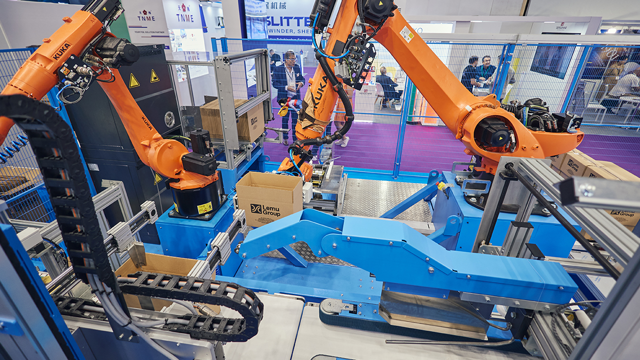 the UltraCompact robotic system packing box