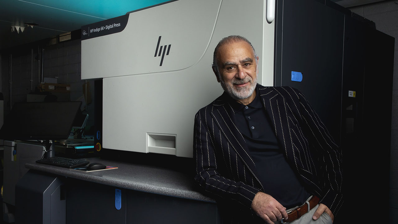 Itzhak Levy, CEO of La Etiqueta, stands beside the company's HP Indigo 6K+ Digital Press — the first of its kind installed in Mexico and Latin America.