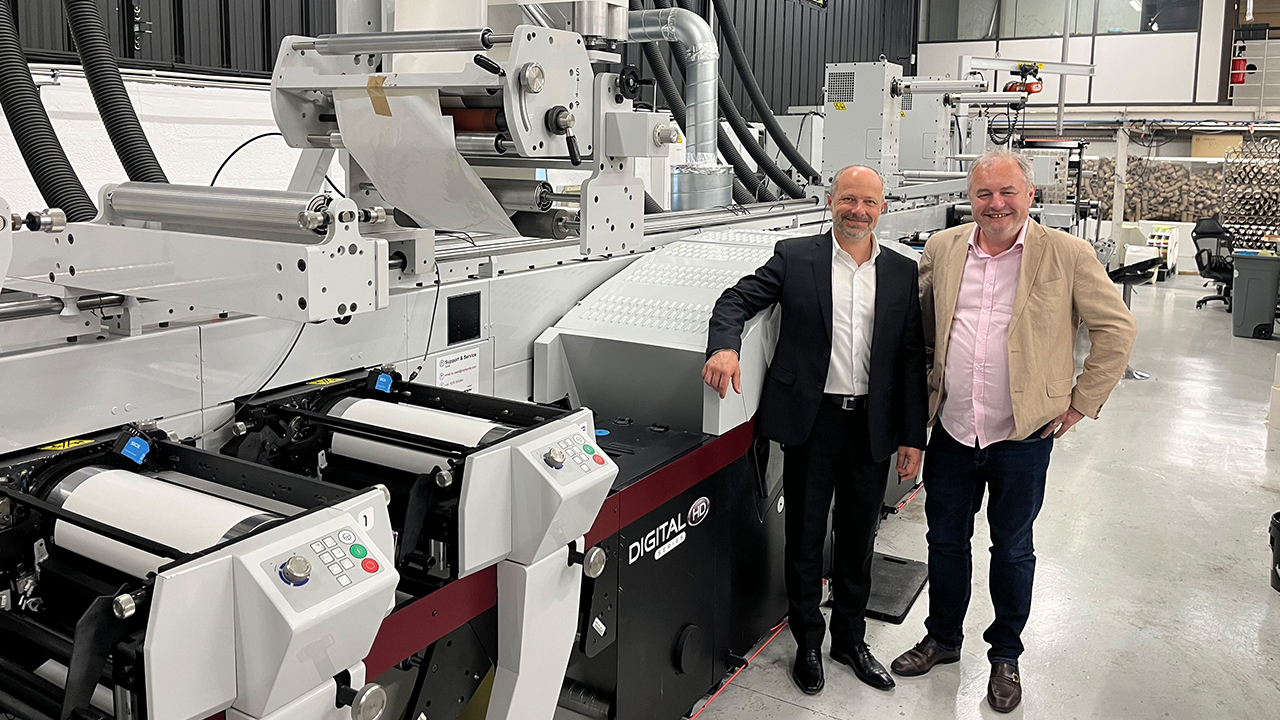 Cyrille Roze and Stéphane Rateau next to the new Mark Andy press