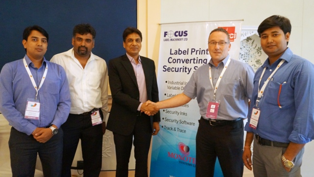 T P JAin shaking hands with Antony Cotton of Focus Label Machinery at LMAI Conference 2015