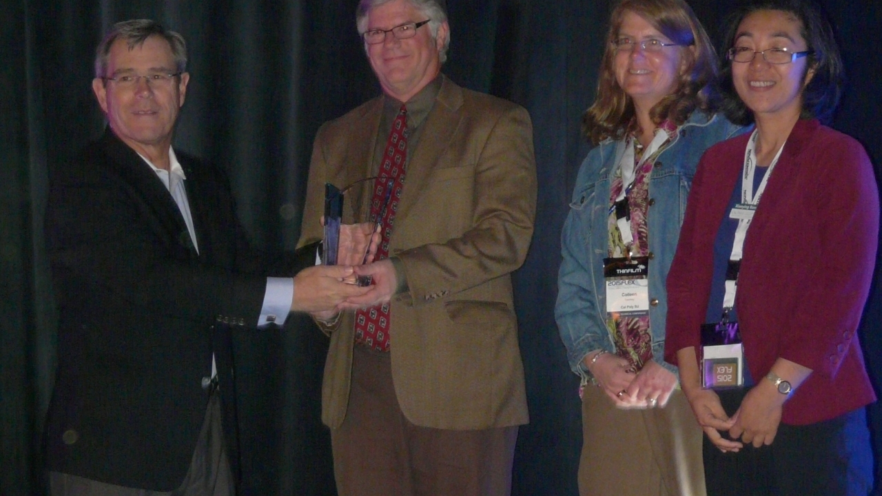 FlexTech Alliance CEO Mike Ciesinski awards California Polytechnic Institute’s Graphic Communication Department with 2015 Flexi Award FlexTech Alliance CEO Mike Ciesinski awards California Polytechnic Institute’s Graphic Communication Department with 2015 Flexi Award
