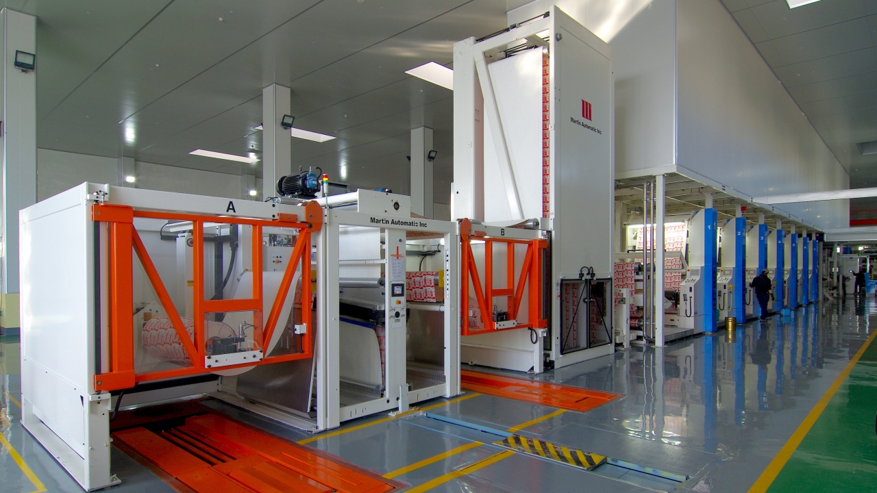 The Gallus press at Xiamen Ying Shen Technology is fitted with a Martin Automatic MCBWW automatic butt splicing unwinder
