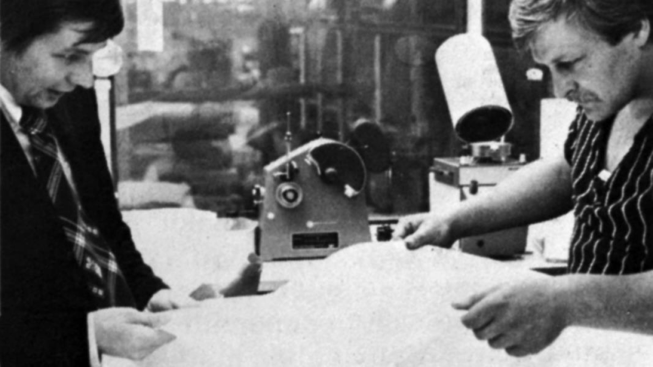 The founder of Raflatac Juhani Strömberg (left) and Erkki Lehtonen examining the quality of the self-adhesive label material in the 1970s