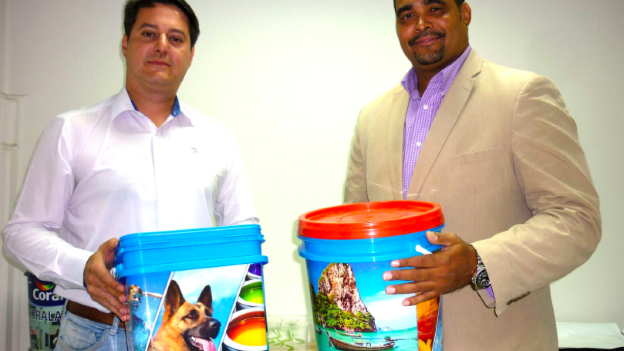 L-R: Fernando Rizzieri, R&D director; José Carlos Rizzieri, CEO; Bruno Rizzieri, supply manager, with Gráfica Rami’s multiple Fernando Pini awards L-R: Fernando Rizzieri, R&D director; José Carlos Rizzieri, CEO; Bruno Rizzieri, supply manager, with Gráfica Rami’s multiple Fernando Pini awards