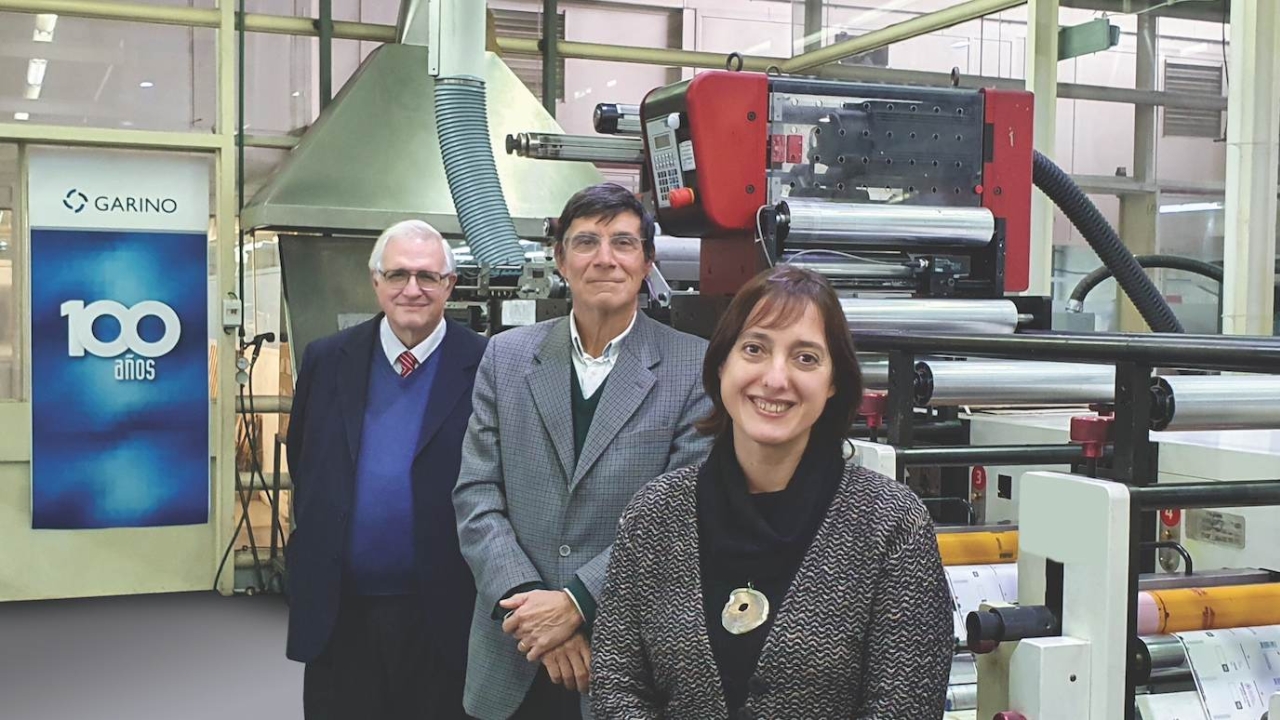 L-R: Director Jorge Garrido, director Guillermo Garino, and executive director Carina Conte, in front of one of Garino Hermanos’ three Nilpeter presses