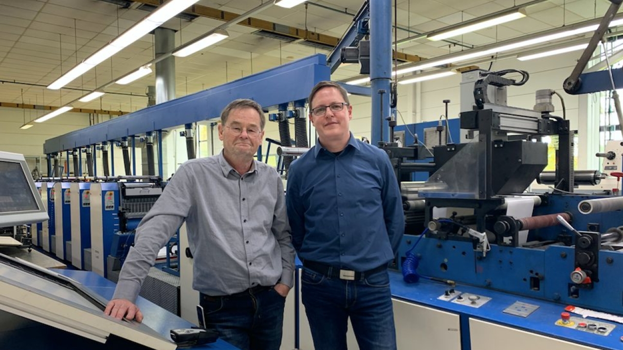L-R: Wolfgang Ober, technical director of Ritter Haftetiketten, and Denis Westhauser, marketing manager at Spilker. The two companies have worked together for more than 40 years