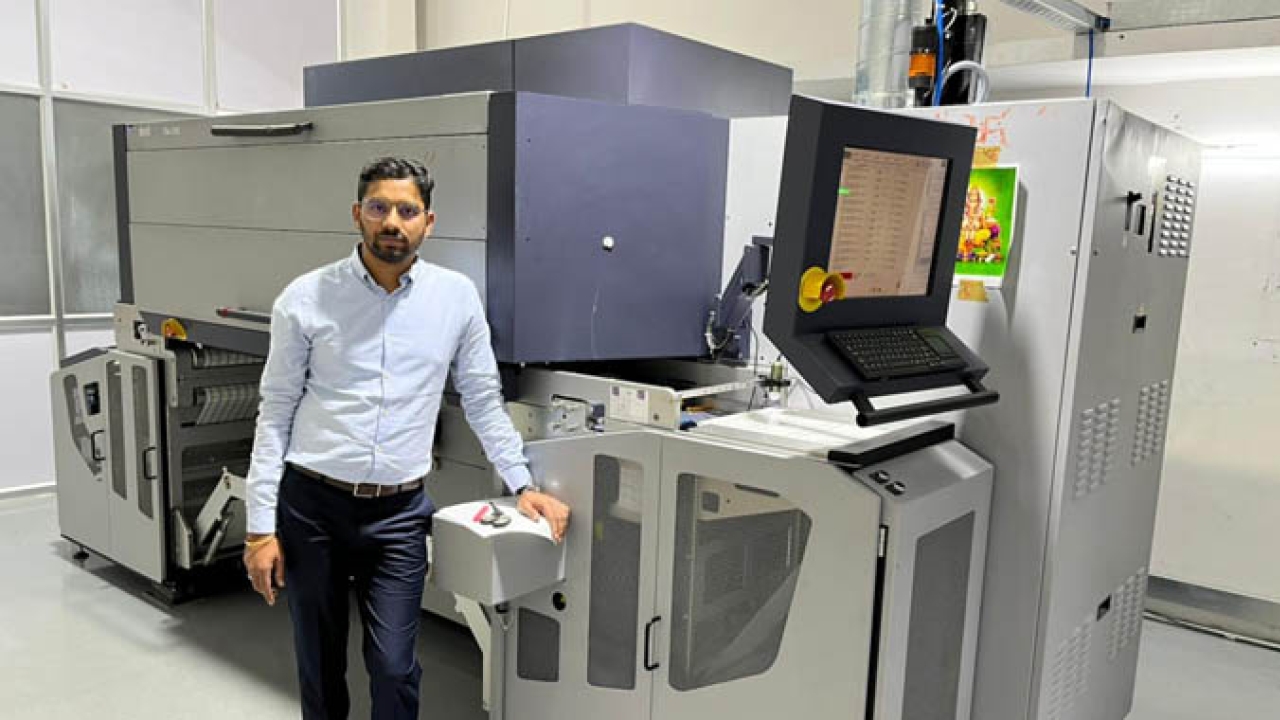 Nilesh Jain, MD of Mahavir Impex, with the Durst Tau330 UV inkjet press