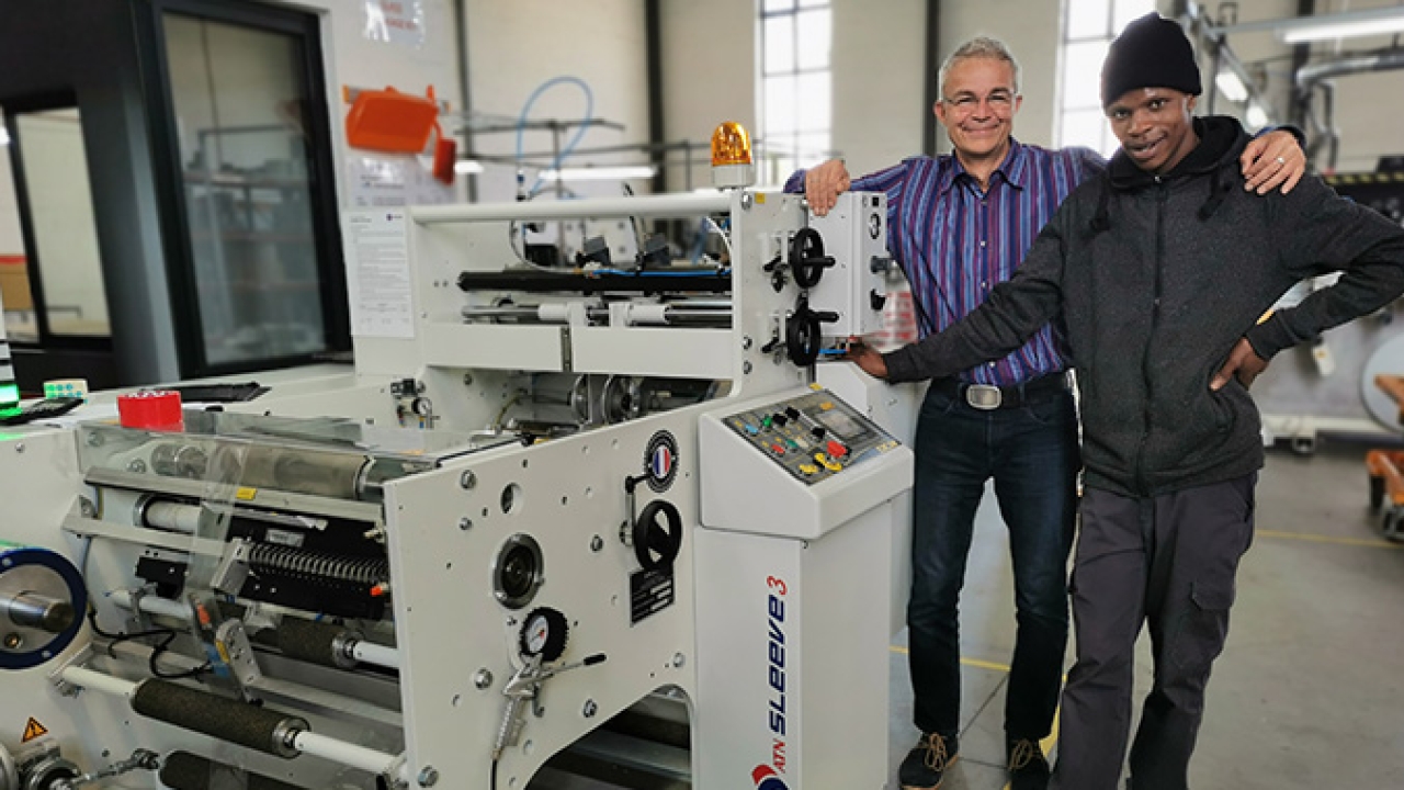 Uwe Bögl with operator Anda Boyta. Bögl describes the DCM ATN Sleeve3 as a ‘gamechanger’ – particularly for the production of shrink sleeves for the cosmetics market
