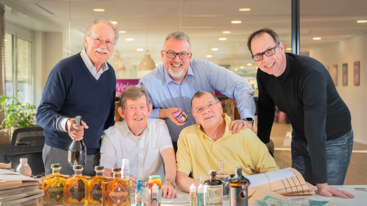 The judging panel. Standing L-R: Finat scout Noel Mitchell, Murat Sipahioglu of Fin Etiket, Steven de Cleen of ProudDesign. Seated L-R: Tony White of AWA Consulting, Steve Wood of Steve Wood Services