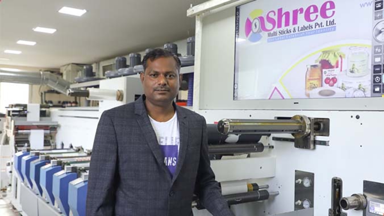  Umesh Dongre of Shree Multi Sticks and Labels, Pune, with his second Ultraflex 6-color press from UV Graphics in three years
