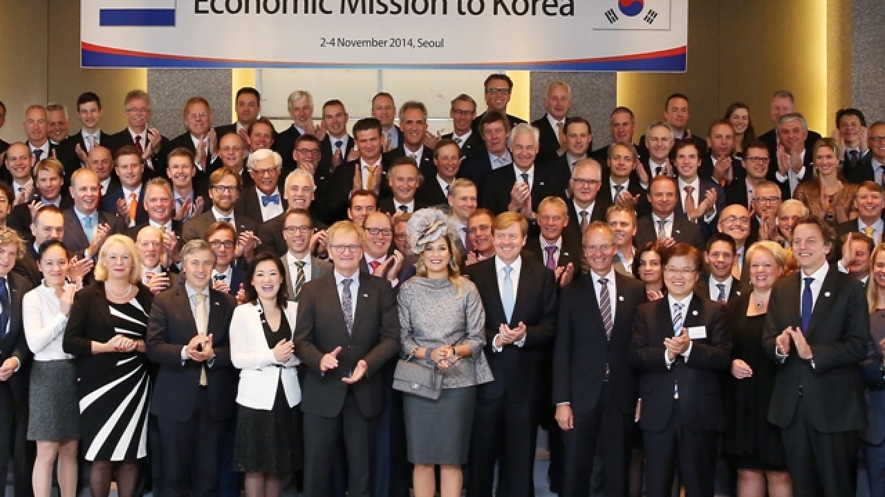 The trade mission took place from October 27-31 in Japan and across November 2-4 in South Korea in parallel with an official state visit by Their Majesties King Willem-Alexander and Queen Máxima The trade mission took place from October 27-31 in Japan and across November 2-4 in South Korea in parallel with an official state visit by Their Majesties King Willem-Alexander and Queen Máxima