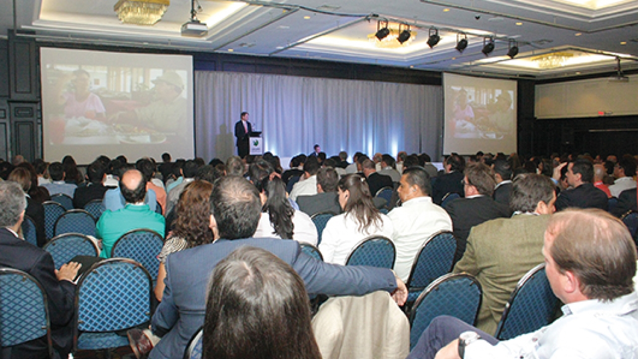 Don Nolan of gold sponsor Avery Dennison gives the keynote presentation at Label Summit Latin America 2014.