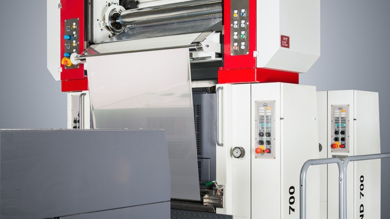 Starfoil Technology has installed its first CF110 cold foil and cast and cure system at Dutch printer Drukkerij Hensen Starfoil Technology has installed its first CF110 cold foil and cast and cure system at Dutch printer Drukkerij Hensen