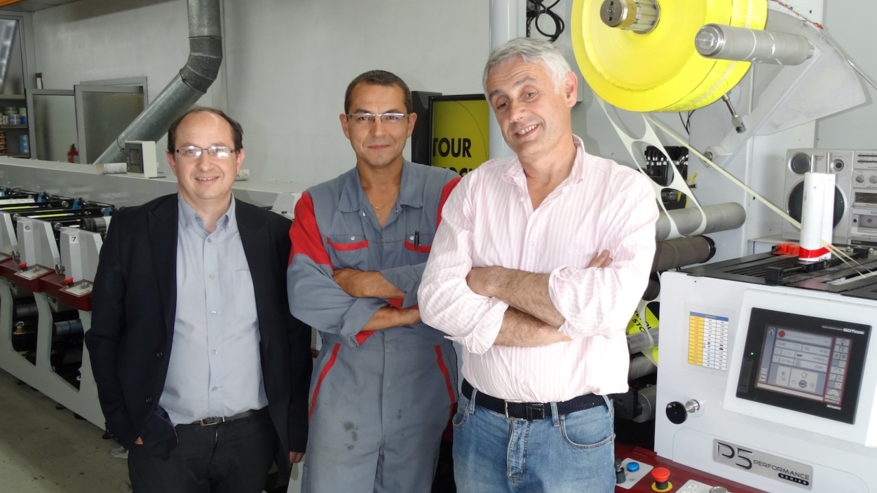 Pictured (from left): Christophe Evrard of Mark Andy France with Dasyl Prévot’s press operator Olivier Stellino and owner Daniel Prévot with the company’s new Mark Andy P5 flexo press Pictured (from left): Christophe Evrard of Mark Andy France with Dasyl Prévot’s press operator Olivier Stellino and owner Daniel Prévot with the company’s new Mark Andy P5 flexo press