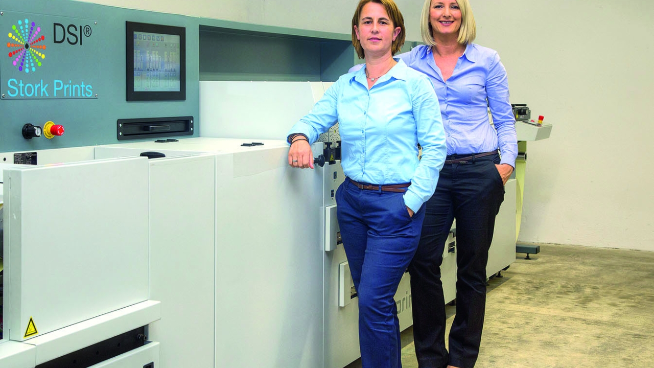 EKS-Label joint managing directors Angela Nawrot (left) and Nicole Fischer (right) with the new DSI press from SPGPrints