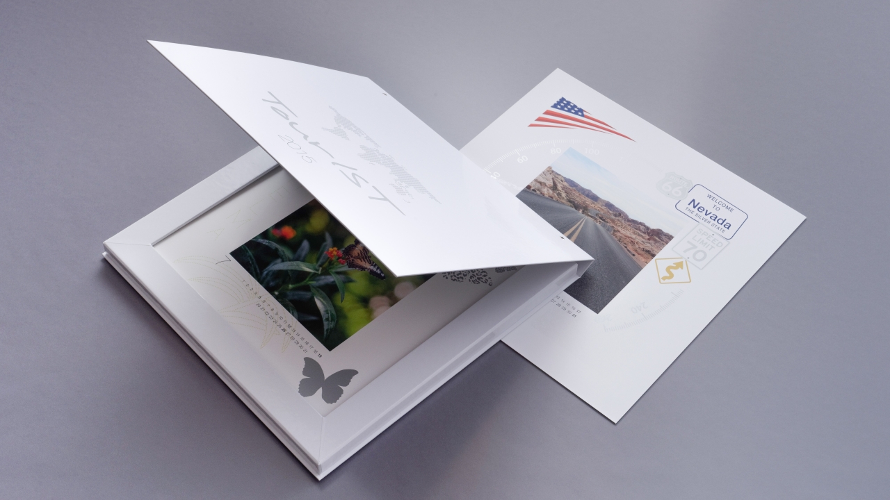 The IST Metz 2015 calendar, TourIST, features the standard 12 individual calendar pages pushed into a deep picture frame