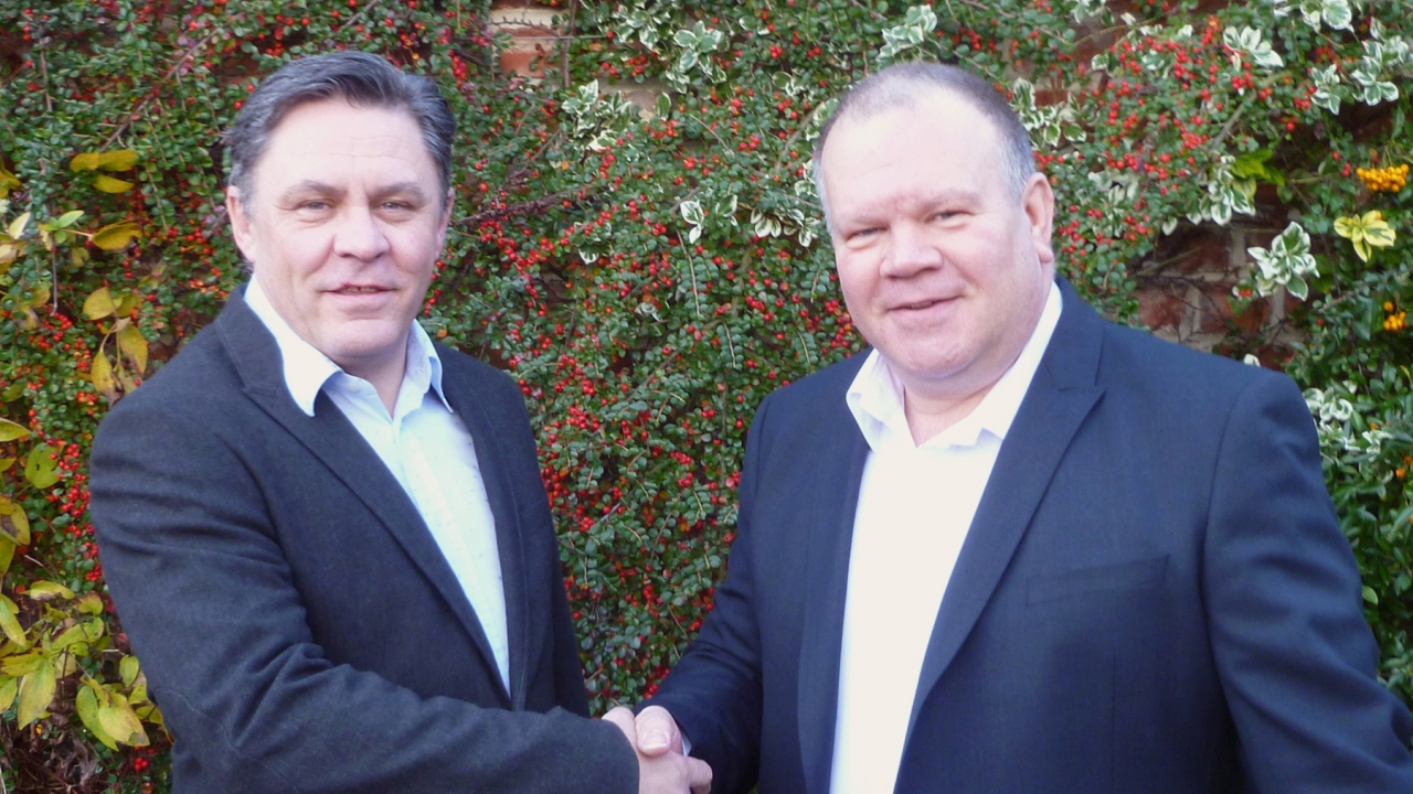 (L-R) Richard Warnick, director of Scitus Print Solutions with Stewart Dyer, QuadTech regional sales manager