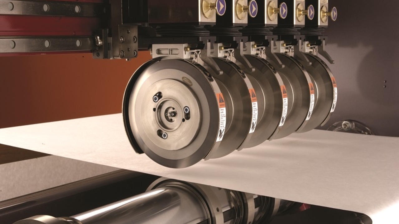 Tidland Slitter SP 500 is equipped with an electronic knifeholder that delivers high-quality roll slit