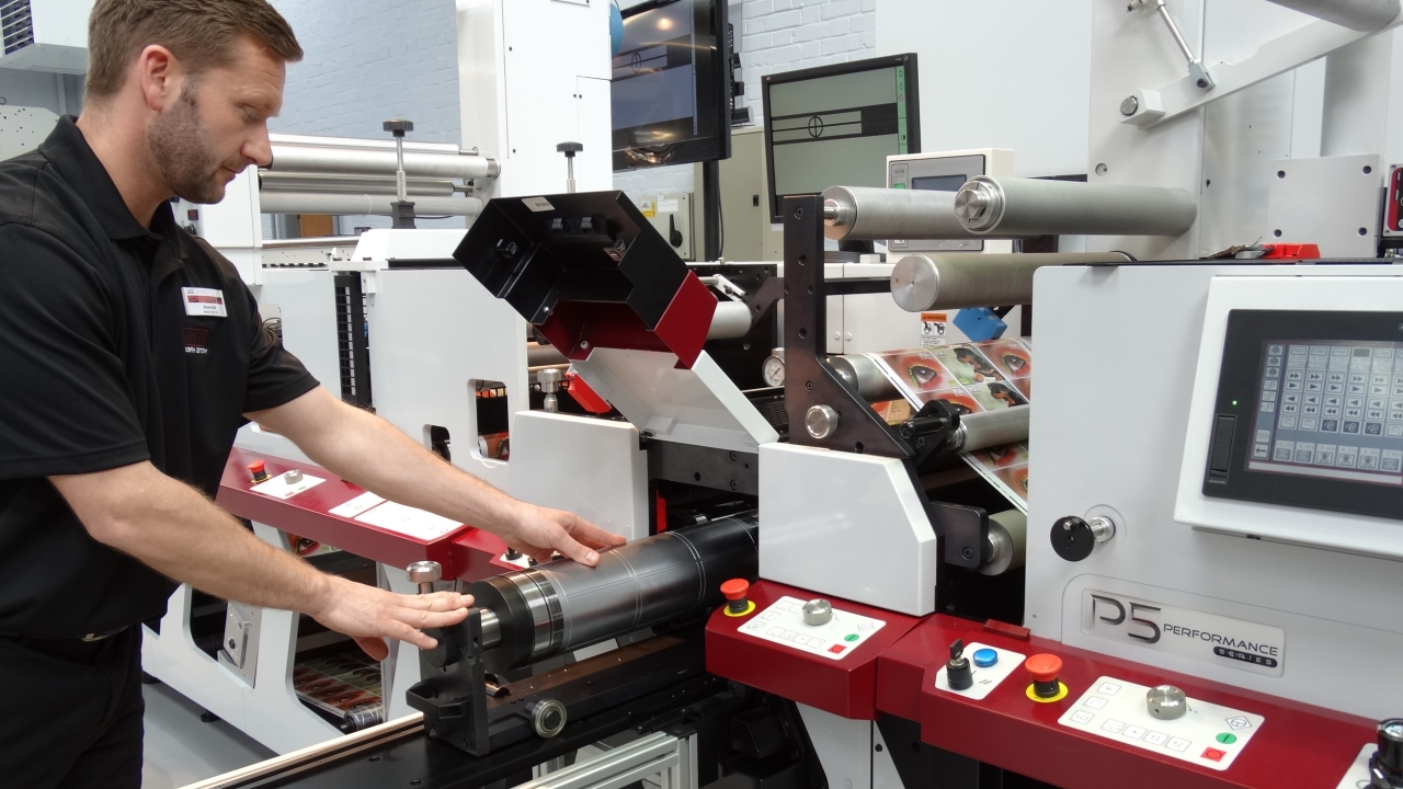 Fibrafil's Performance Series P5 flexo press is equipped with the QCDC die station Fibrafil's Performance Series P5 flexo press is equipped with the QCDC die station
