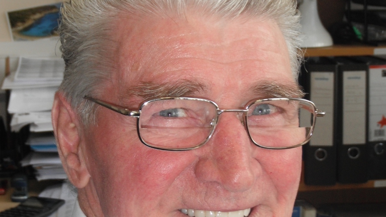 UK man retires after 47 years in printing industry UK man retires after 47 years in printing industry