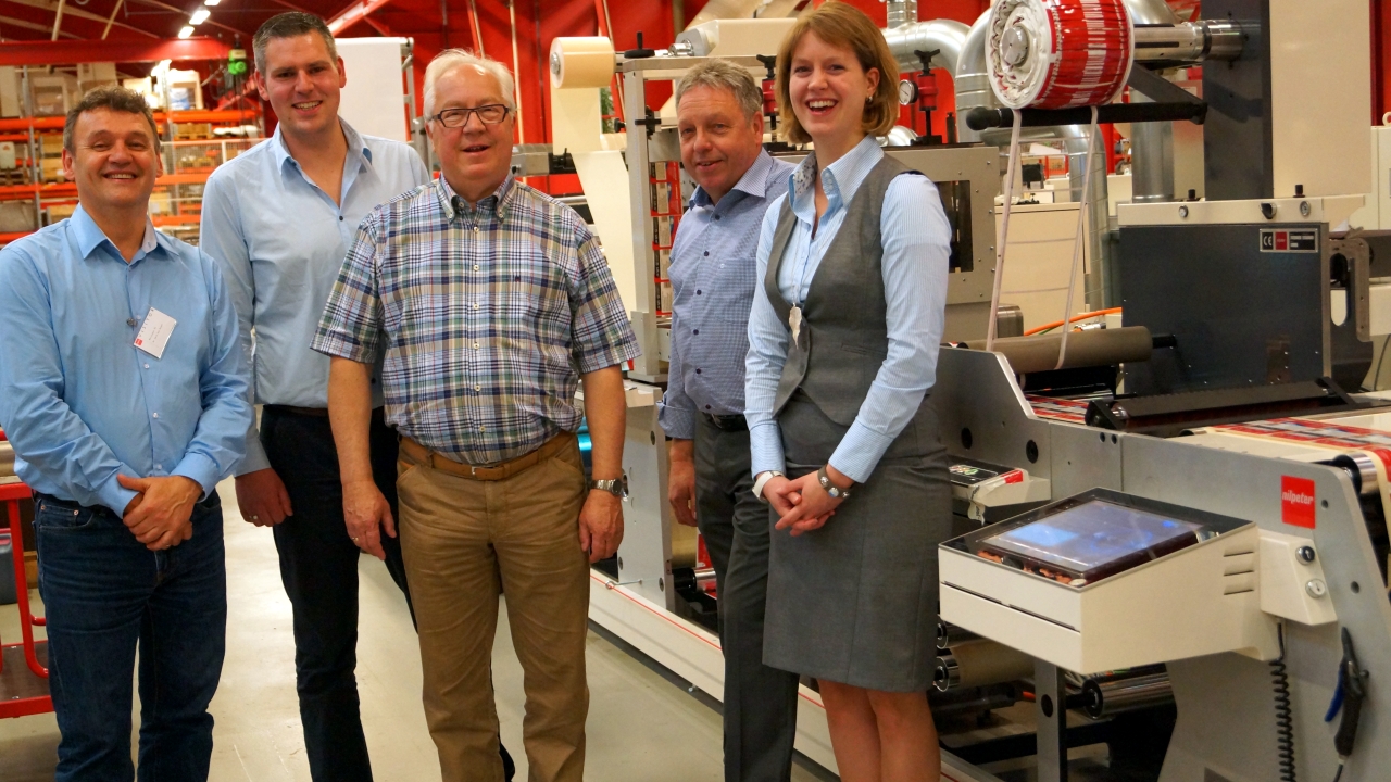 From left to right: Jack van Boxel (Decolabel), Leander Dekker (Decolabel), Chris Dekker (Decolabel), Bert van Kooy (Nilpeter Netherlands), Anneke Dekker (Decolabel). From left to right: Jack van Boxel (Decolabel), Leander Dekker (Decolabel), Chris Dekker (Decolabel), Bert van Kooy (Nilpeter Netherlands), Anneke Dekker (Decolabel).