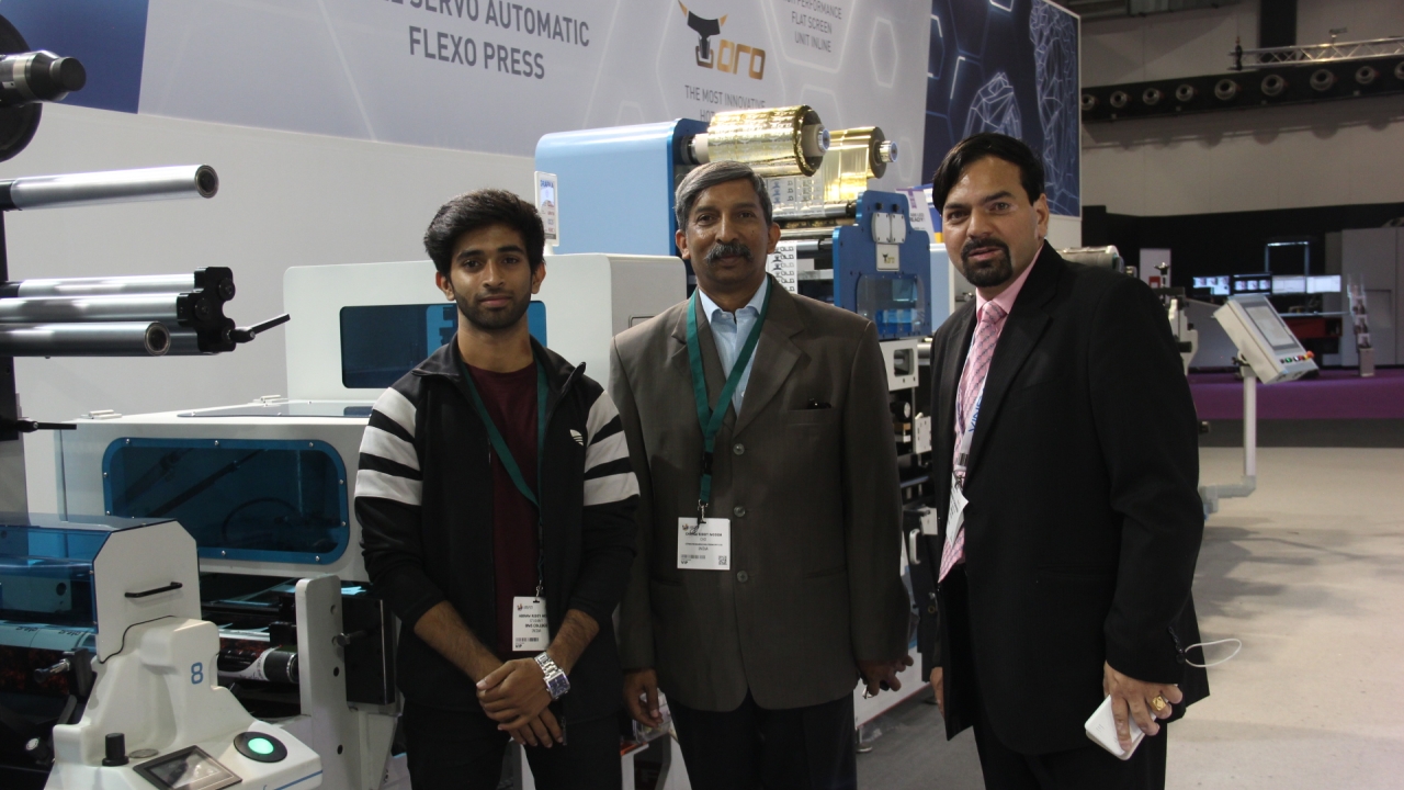 Chenga Reddy (center) with Neeraj Thappa of Vinsak (right)