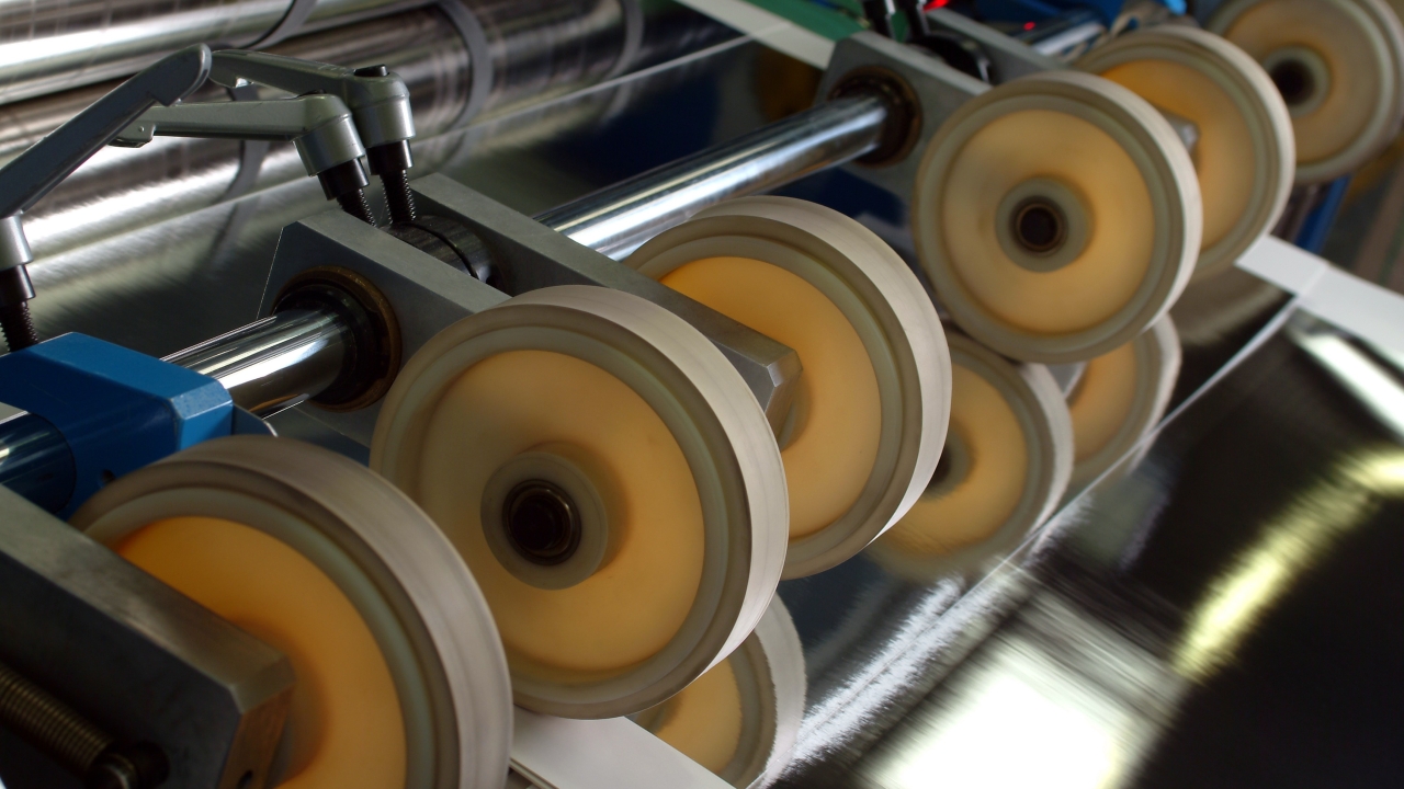 OneBoard can be laminated with the full range of API films and foils, and sheeted to a bespoke finished sheet size OneBoard can be laminated with the full range of API films and foils, and sheeted to a bespoke finished sheet size