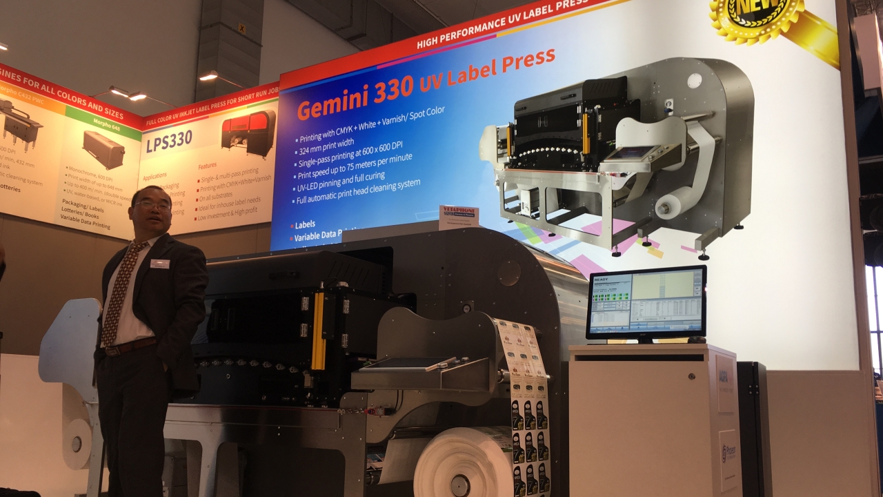Gemini 330 offers 4/6-color printing including white, varnish and spot colors Gemini 330 offers 4/6-color printing including white, varnish and spot colors
