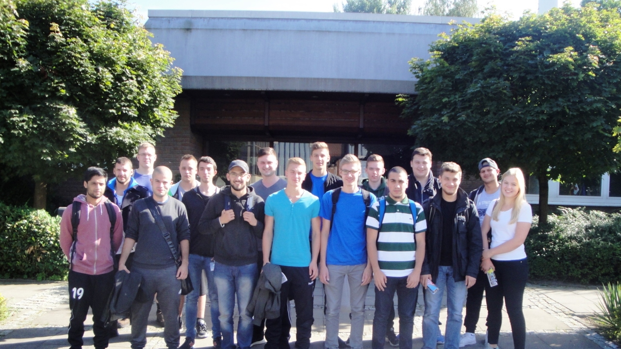 Among the 19 trainees are seven paper technologists, three machine and plant operators, two industrial clerks, three industrial mechanics, two electronics technicians, and two warehouse and logistics operatives Among the 19 trainees are seven paper technologists, three machine and plant operators, two industrial clerks, three industrial mechanics, two electronics technicians, and two warehouse and logistics operatives