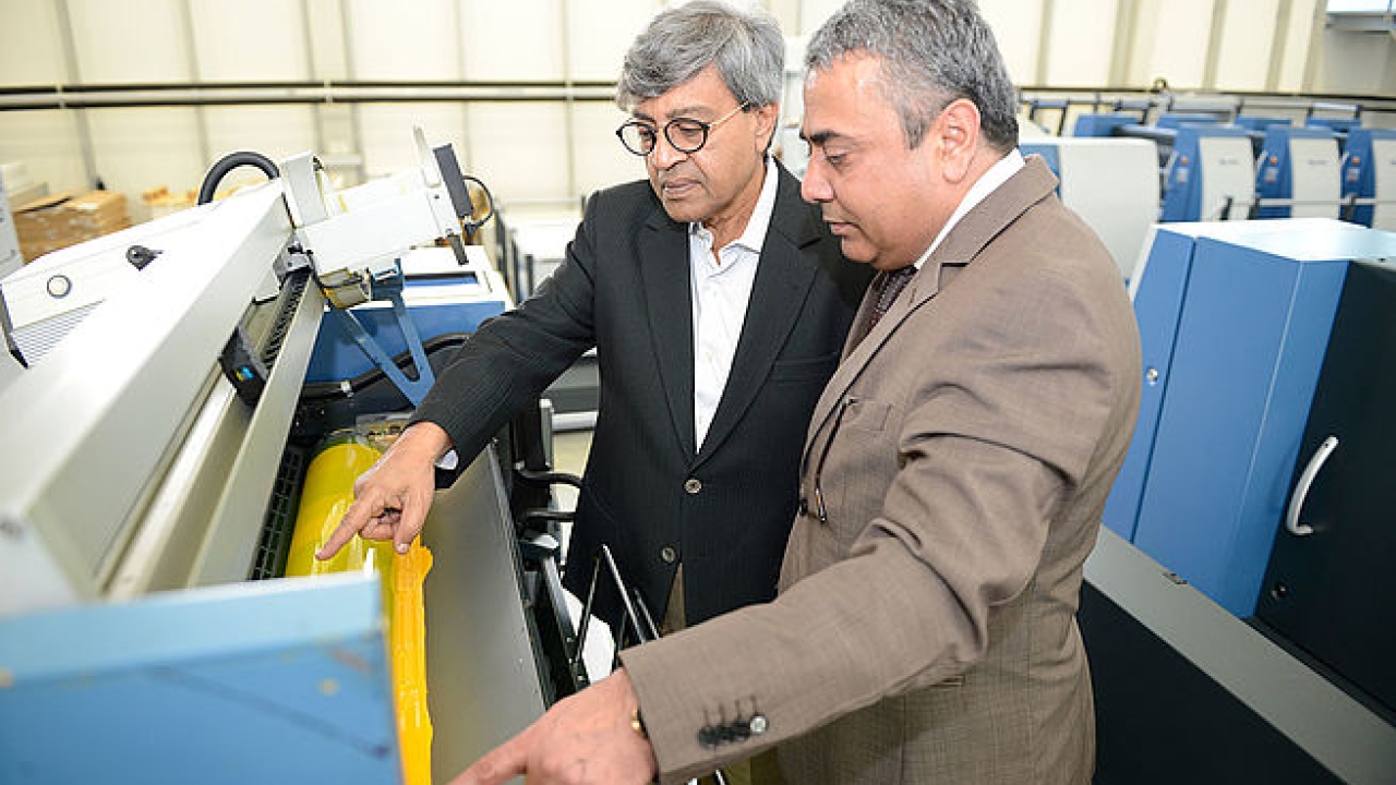 Aslam Sulaiman (left), owner of Century Packages, and Bhupinder Sethi of KBA-Sheetfed sales, at the Rapida 105 PRO in the KBA training centre