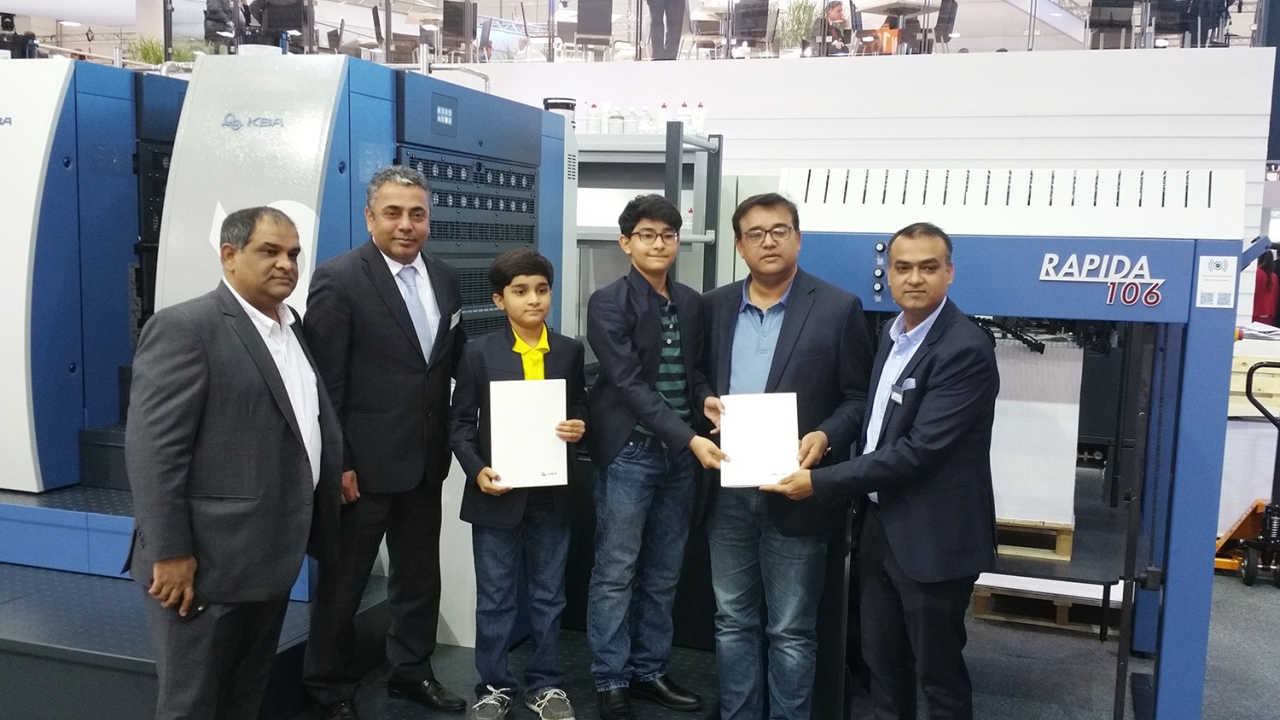 Signing of the contracts at drupa last year (left to right): Zeeshan Mustafa Shafi Siddiqui, Deluxe Packages; Bhupinder Sethi, KBA sales department; Mikayil and Amaan Siddiqui, Deluxe Packages; Rehan Shafi Siddiqui, Deluxe Packages; Akhlaq Khan, Imprint Packaging Solutions