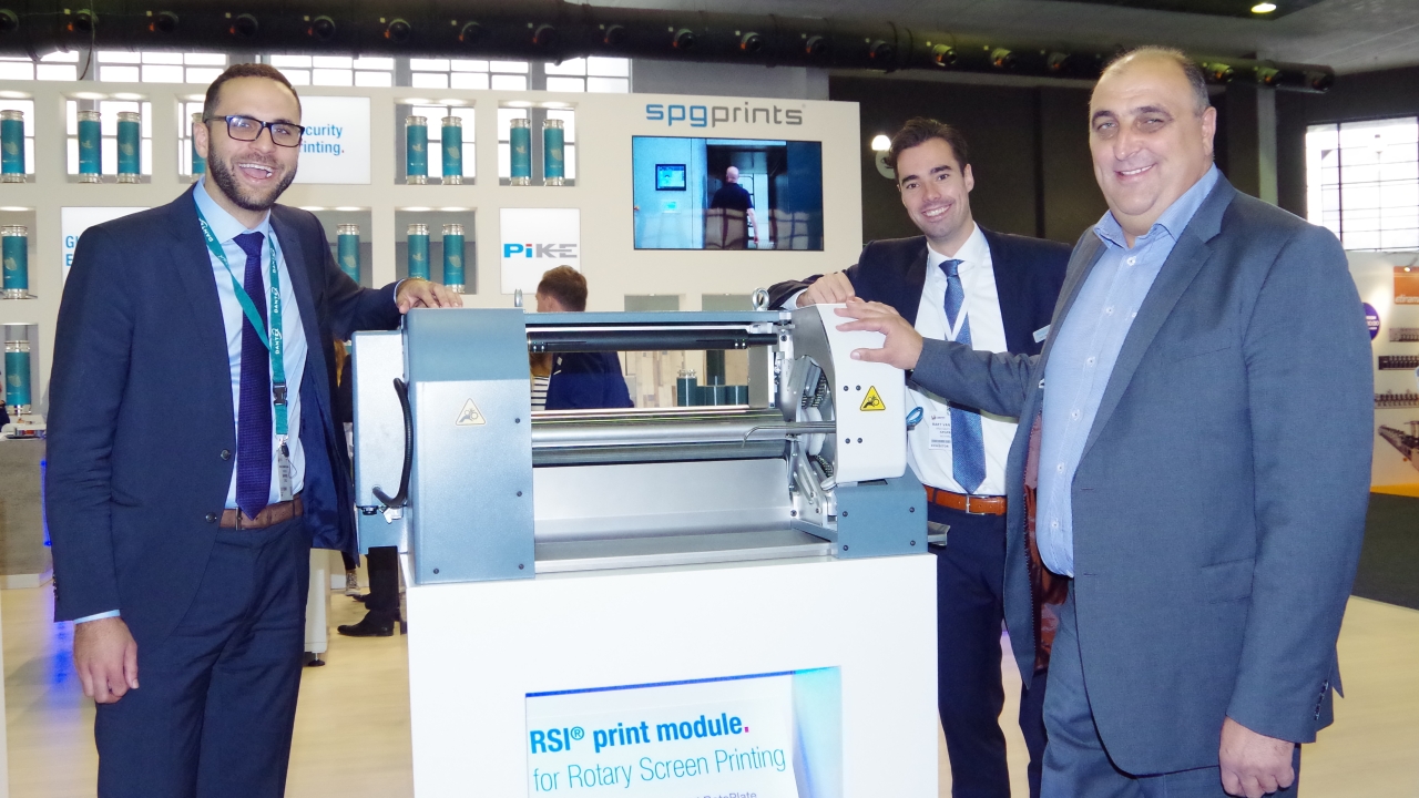 Pictured (from left): Dušan Beočanin, business manager at Grafomed Printing Company; Bart van Kempen, area sales manager at SPGPrints; Radomir Beočanin, Grafomed Printing Company CEO and owner