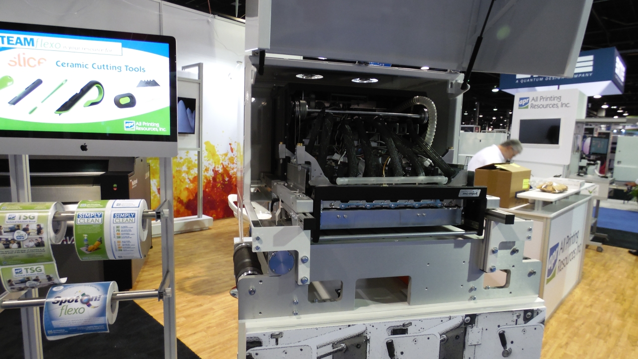 A Colordyne Technologies 3600 Series retrofit system is on show on the APR stand at Labelexpo Americas 2016