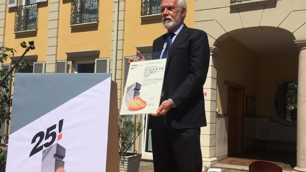 Claudio Lombardi, founder of Lombardi Converting Machinery, has been awarded the Pollicione d'Oro prize in 2017 Claudio Lombardi, founder of Lombardi Converting Machinery, has been awarded the Pollicione d'Oro prize in 2017