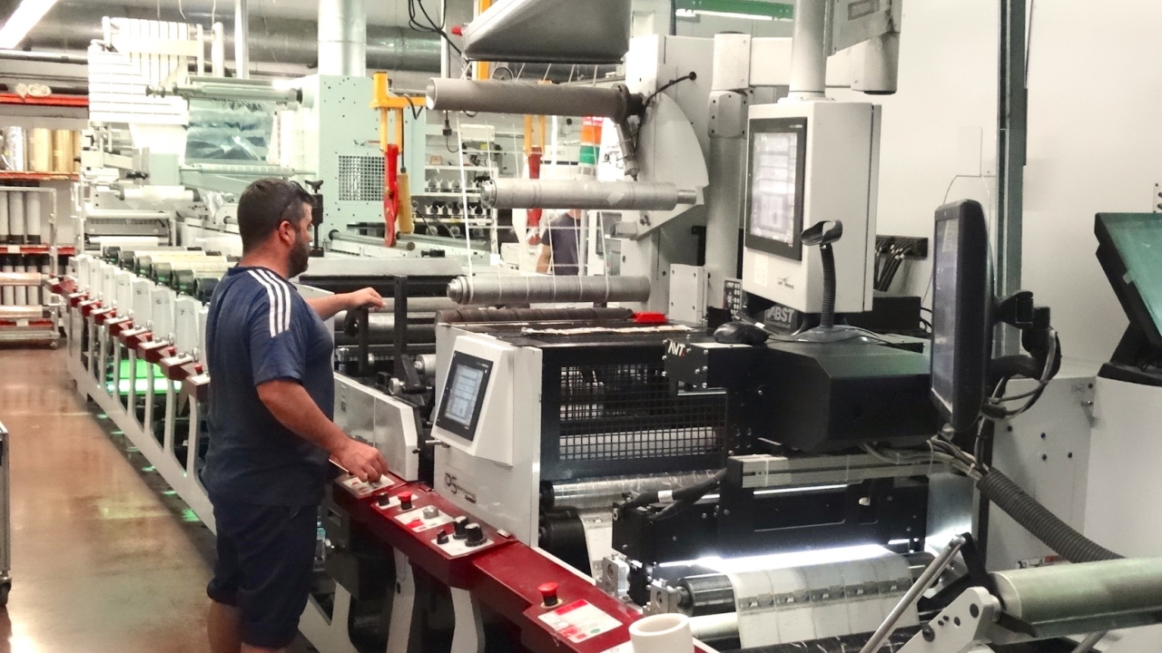 Mirmar now has three Mark Andy P5 presses and two P7s, all with 438mm web width Mirmar now has three Mark Andy P5 presses and two P7s, all with 438mm web width