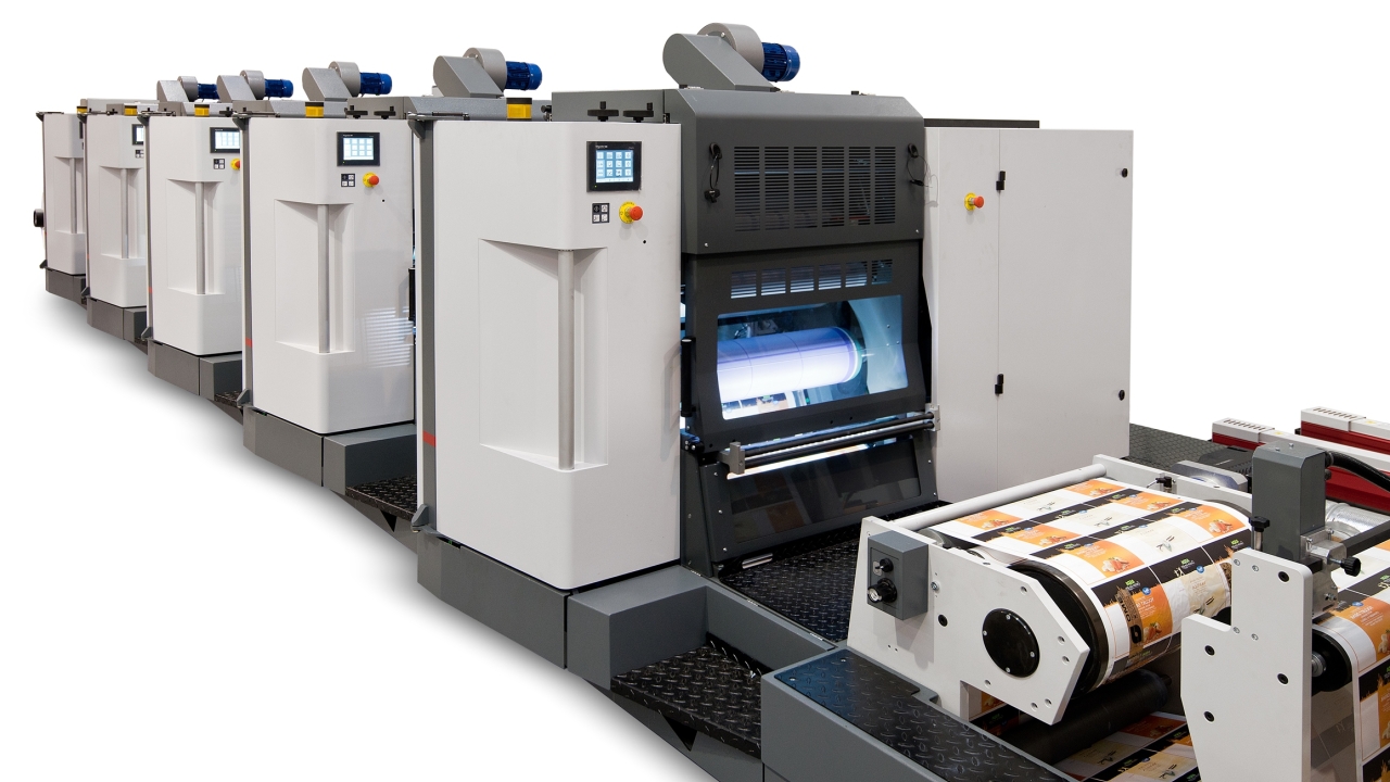 The Varyflex V2 670 features six offset UV units and one final flexo group for varnishing