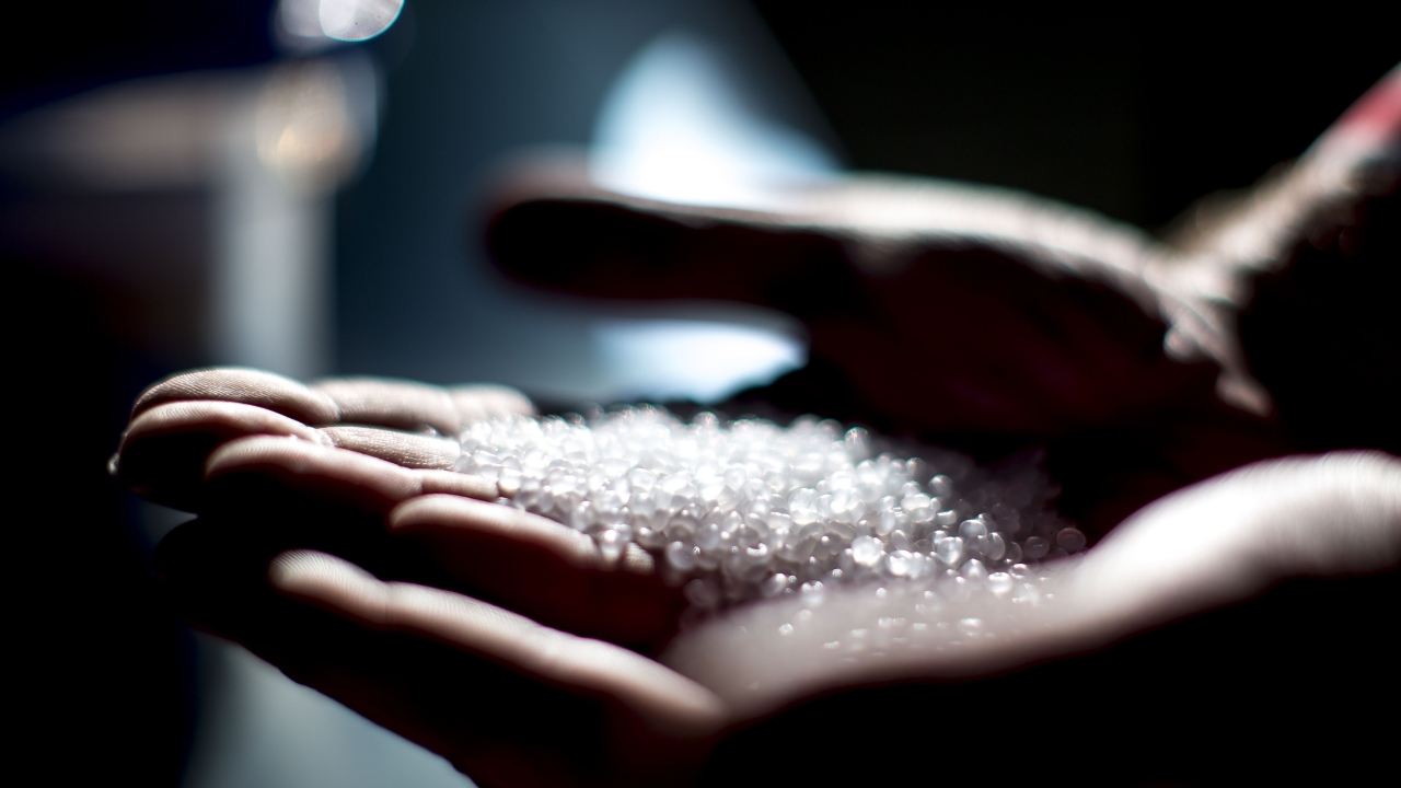 To make these films, only phthalate-free base polymers are used in the extrusion process