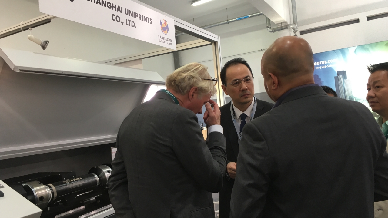 Uniprints present newest Label Engraver machine Uniprints present newest Label Engraver machine