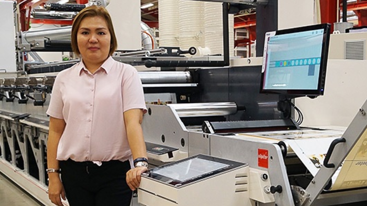 Ann Chua, general manager of Allied Pacific Packaging Solutions Corporation, in front of their new Nilpeter FA-4* Allied Pacific Invests in the Nilpeter FA-4