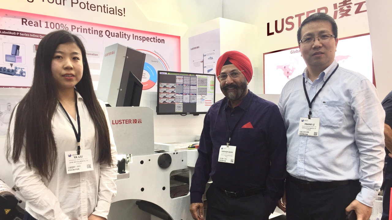 Brotech's Ramon Lee (left) withHarveer Sahni of Weldon Celloplast at Labelexpo Southeast Asia 2018