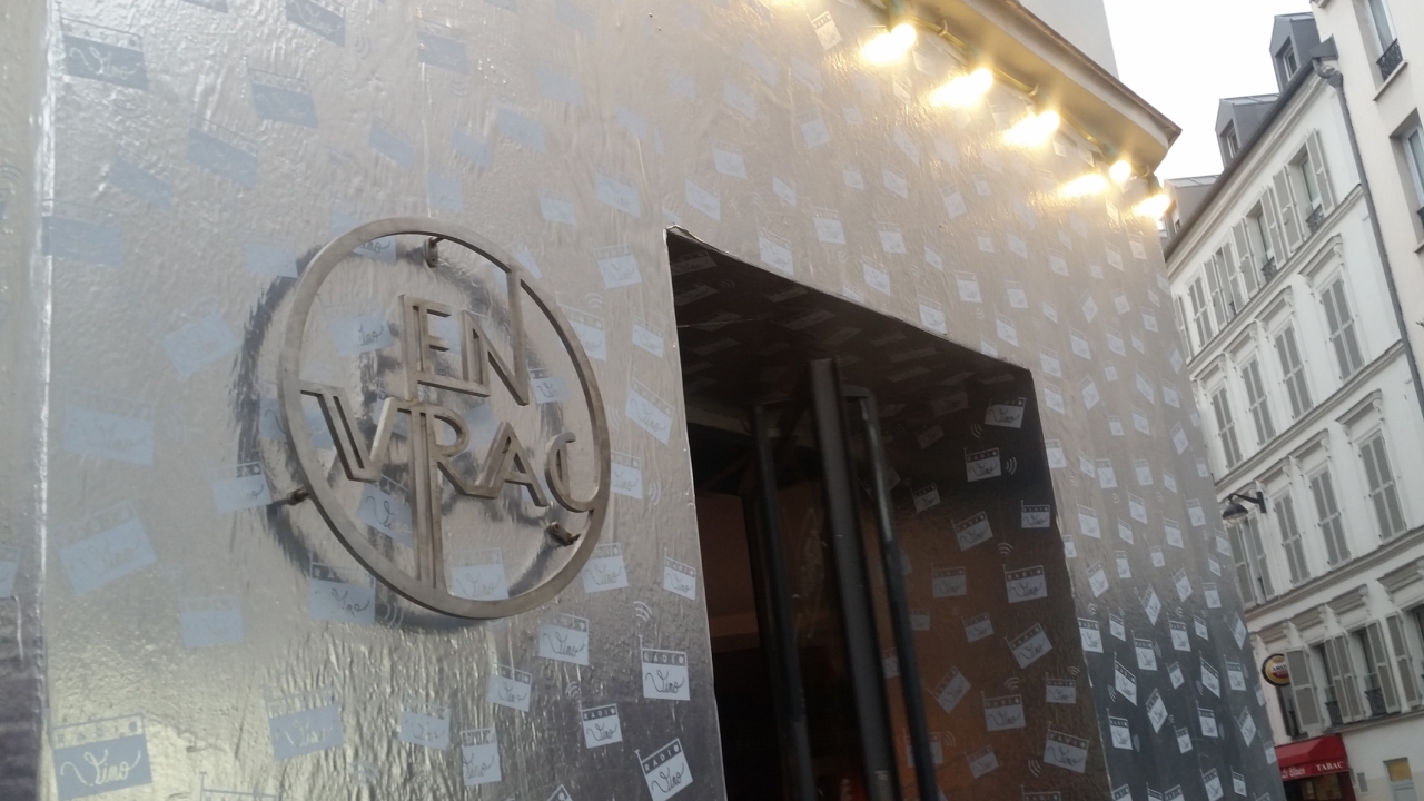 The ‘artists-ouvriers’ of the studio Artelle, Drass and Manue executed the on-site installation The ‘artists-ouvriers’ of the studio Artelle, Drass and Manue executed the on-site installation