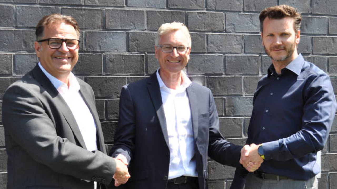 (L-R) Nick Harvey (technical director Apex), Carsten Wendler (managing director Print & Pack) and Ruud van Cuijk (managing director Apex Europe)