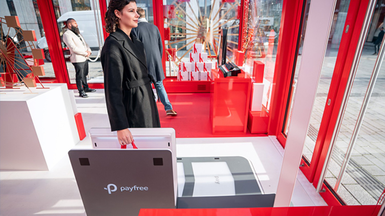 L'Oréal has opened pop-up store with fragrances as well as various cosmetic products that can be tried out and purchased seamlessly using grab-and-go technology by payfree and special-use RFID tags by Avery Dennison