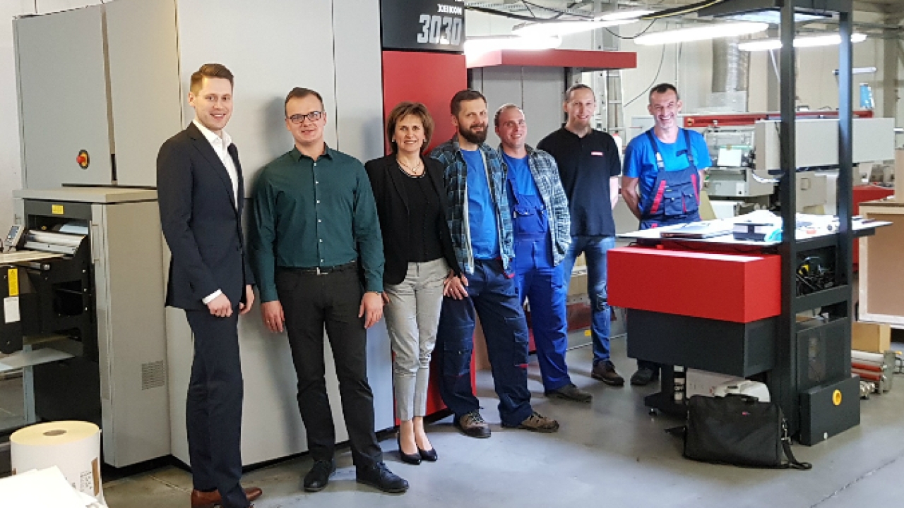 Comex team with the newly installed Xeikon 3030 Comex team with the newly installed Xeikon 3030