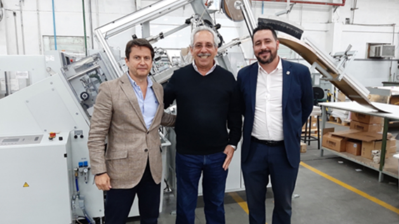 From right: Marcelo dos Santos Henrique, production manager, Sidney Anversa, Congraf's owner, Joaquin Pujol, Polar's regional sales director