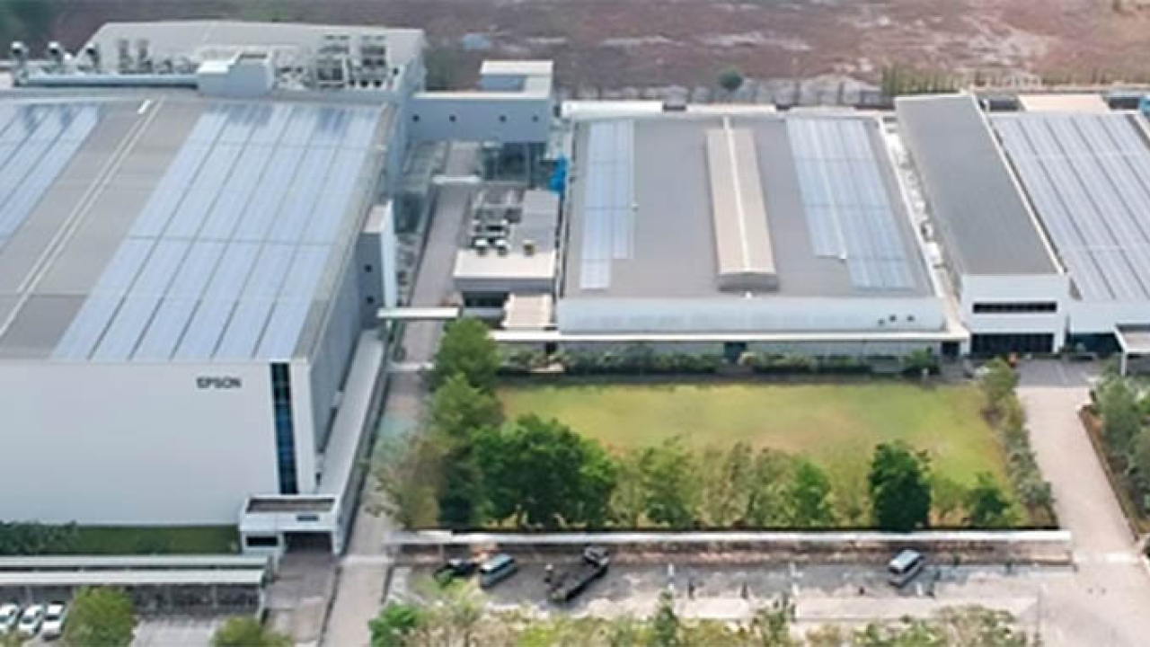 Rooftop solar power generation system at Epson manufacturing plant in Thailand
