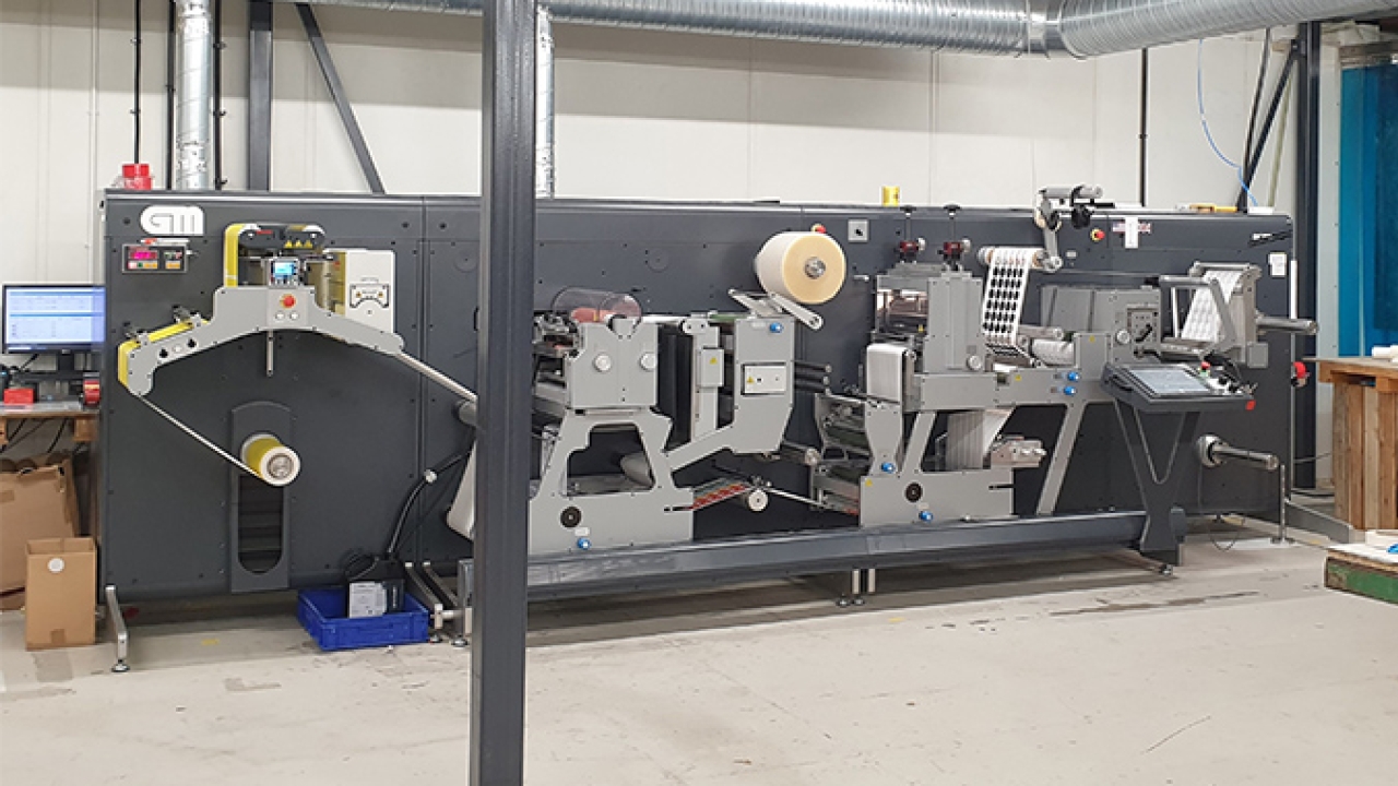 AA Labels has installed Grafisk Maskinfabrik GM 330FB, GM DC350, GM PNT160S machines to expand its services with embossing, hot foil, screen printing, and spot UV varnish finishing options