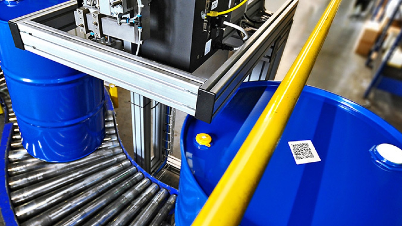 Duttenhöfer has invested in an integrated technology from Herma consisting of the labels for QR codes and a print and apply system