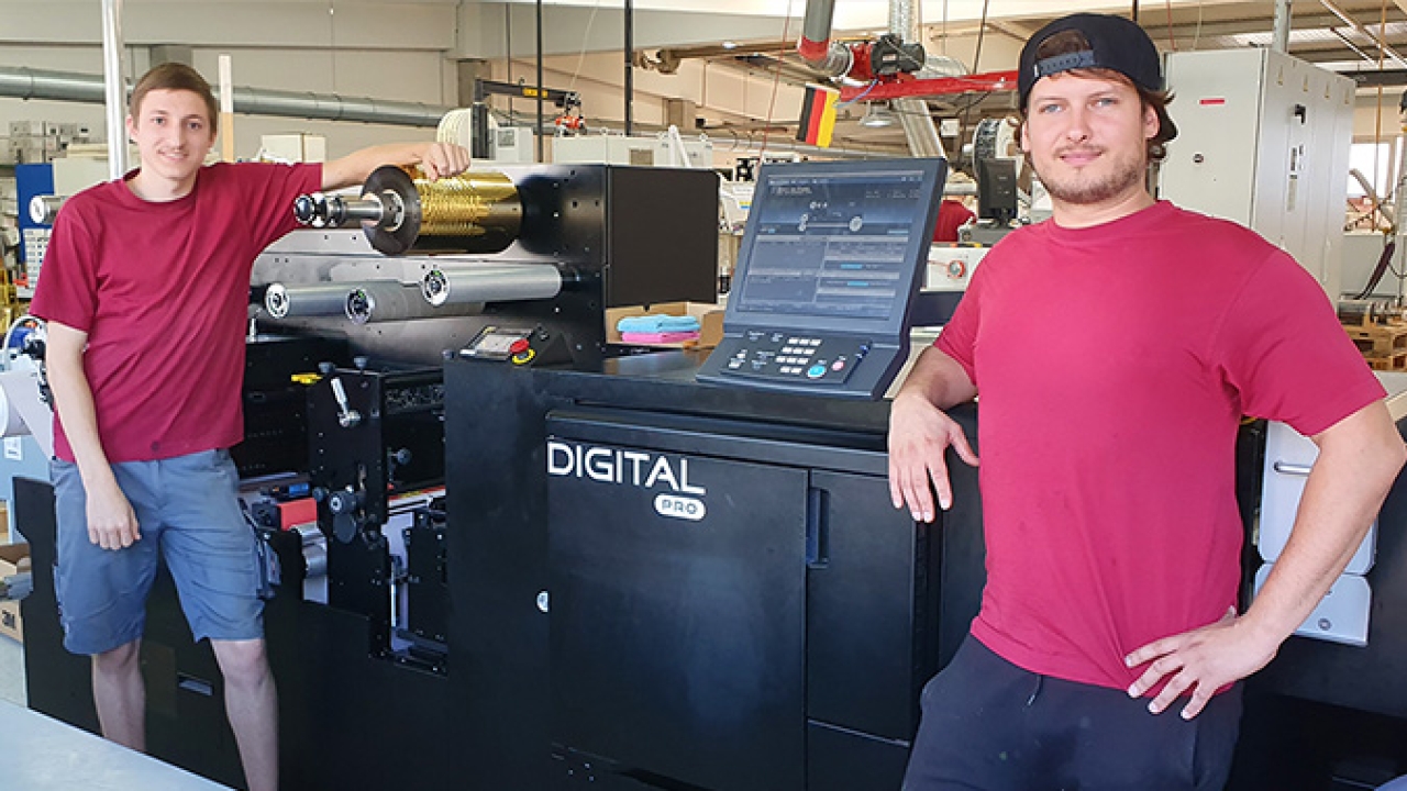 L-R: Jonas Hauck, and Thomas Pfeiffer of Herzog Etiketten with the new Mark Andy Digital Pro3 press